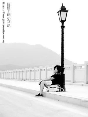 路灯下的小女孩的基本信息