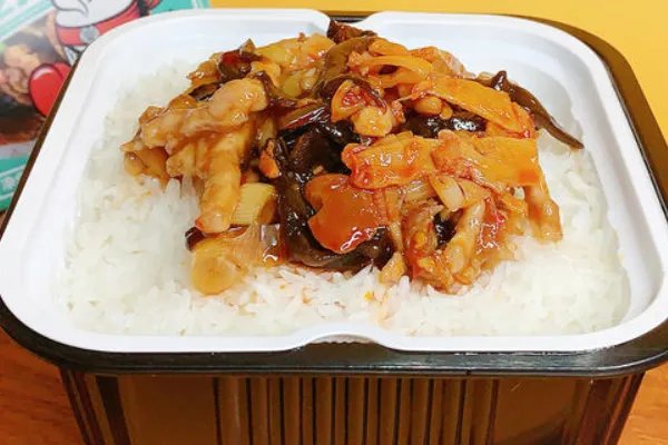 易吧自热煲仔饭