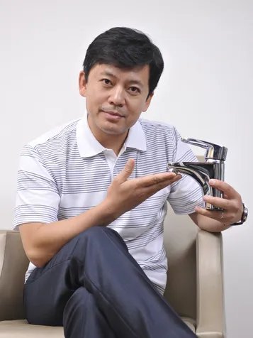 何政军个人资料介绍  近期女儿正面照被曝光