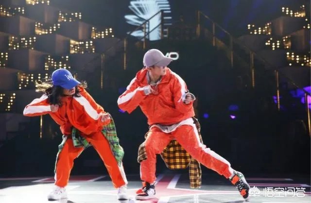 热血街舞团和这就是街舞哪个先播