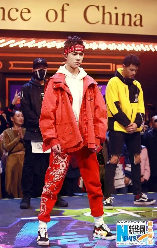 热血街舞团和这就是街舞哪个先播