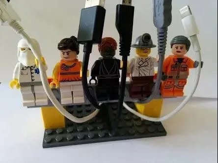 乐高积木们，你们躺在收纳箱里还好吗？