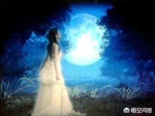 “月明月缺谁贪念孤单，笙歌独欢看灯火阑珊，终是岁月荏苒”，怎么理解这句话的意思？