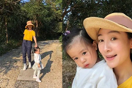 陶昕然女儿正面照曝光超可爱 白色礼服亮相妩媚优雅