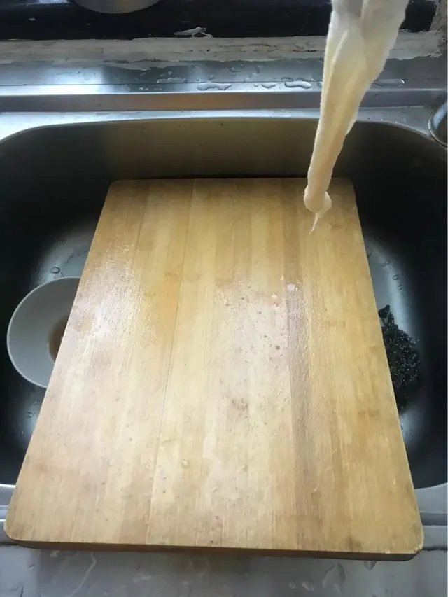 各地纷纷下架三文鱼，现在三文鱼还能吃吗？