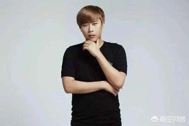 B站UP松鼠发布道歉，当年锤卢本伟的视频可能出错了，你觉得卢本伟当年真的开挂了么？