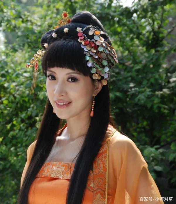 为什么金巧巧总是在演公主的角色?