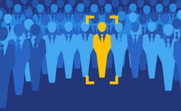 招聘称考不上本科是智商有问题，面对这种招聘歧视我们应该怎么办？