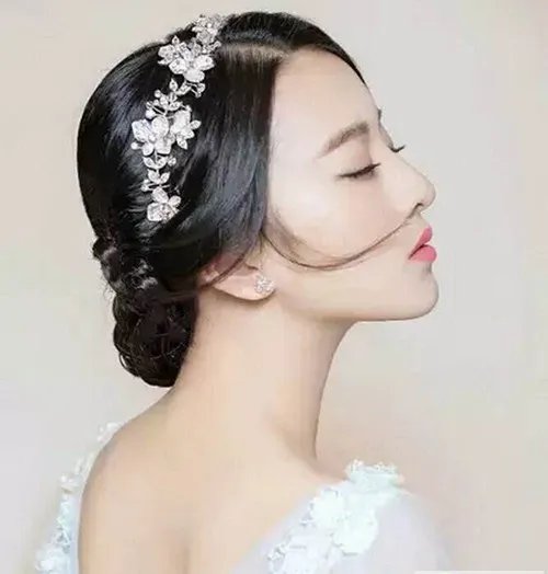 摄影新娘发型图片欣赏  中长发新娘如何扎出好看的发型