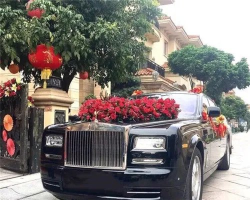 2018劳斯莱斯婚车租赁多少钱   婚礼租车攻略大全