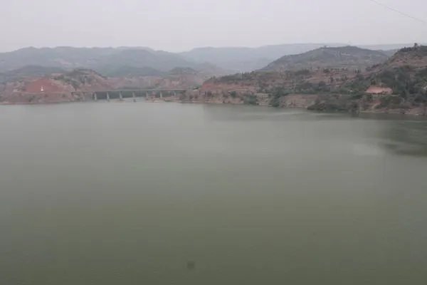 水怪有可能是长达4米的巨型鳗鱼，为什么说鳗鱼饭有着落了？