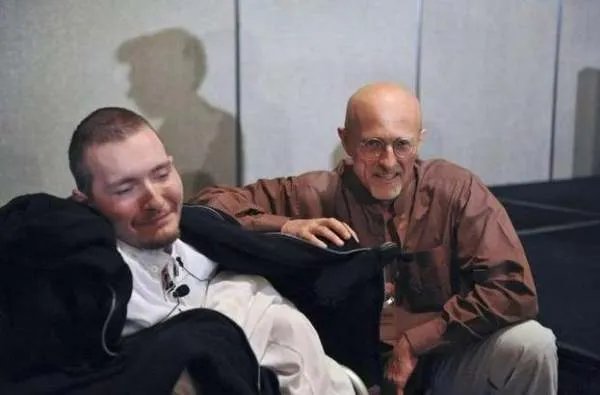 那个自愿接受“换头”手术惊动全世界的俄罗斯小伙,后来怎样了?