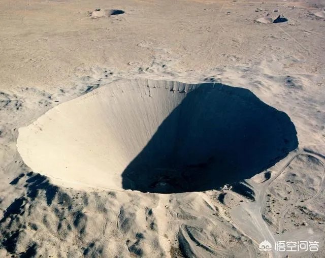 原子弹能炸出多深的坑？