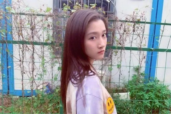 江疏影发文感谢关晓彤 ，江疏影发文说了什么？