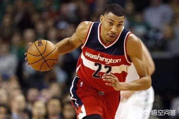 奇才因战绩糟糕，全队都会可能会被交易，你认为哪位球员适合火箭队呢？