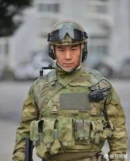 特总兵之，火凤凰的教导员是谁？