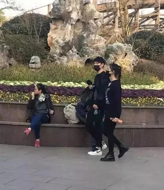 冯绍峰跟林允因什么分手？