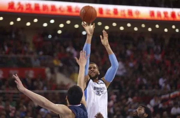 兰多夫·莫里斯有纹身吗