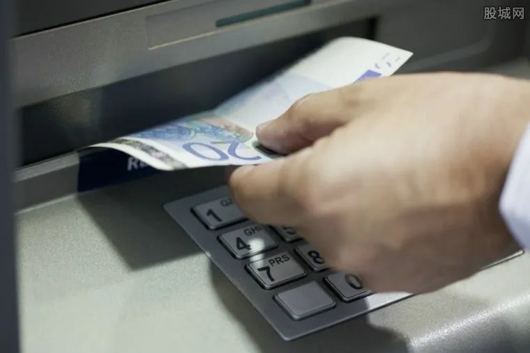 印度多地现金短缺 多地银行现金流动性不足