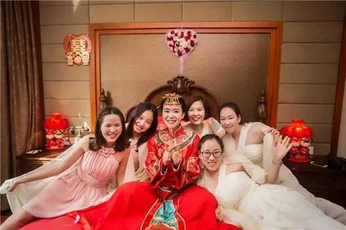 伴娘红包一般给多少  伴娘的红包是男方给吗