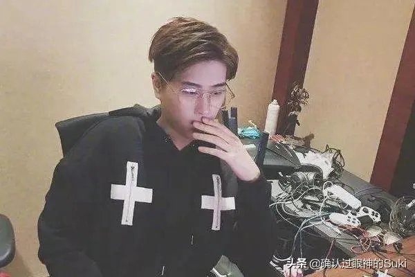 B站UP松鼠发布道歉，当年锤卢本伟的视频可能出错了，你觉得卢本伟当年真的开挂了么？