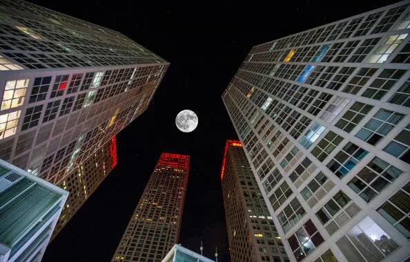 夜空中最美唯美月亮图片 中秋月的漂亮图片