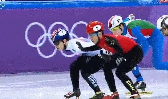 对平昌冬奥会男子1000米和女子500米短道速滑中国运动员被判罚犯规出局有何看法？