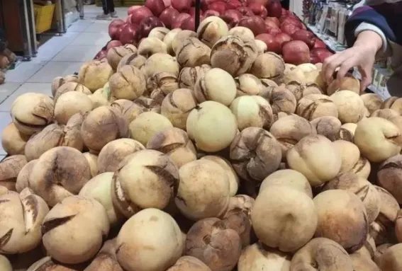 爆炸桃上市成网红，这种桃子为何能走红网络？