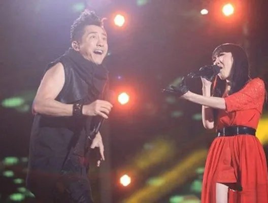 吴莫愁庾澄庆接吻照曝光 日久生情上演“师生恋”