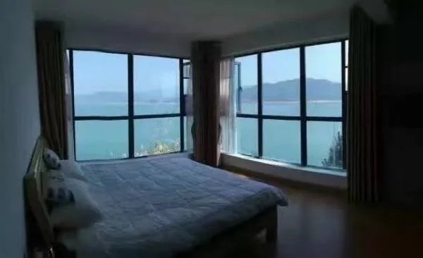 东江湖住宿哪里好些？听说住景区里面的农家乐可以省门票进去的，求攻略