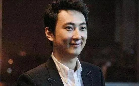 国民老公王思聪参加老同学婚礼，大手笔随礼30万，这事你怎么看？