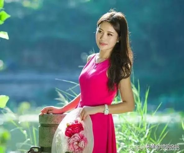 男朋友的前女友和男朋友家人一直有联系，而且很好，但是和男朋友没有联系，我应该生气吗？