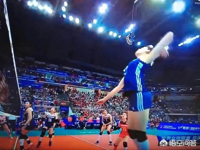 世联赛半决赛上，中国女排对战美国第三局比赛落后时换上李盈莹，之后中国队25-18拿下第三局，你怎样看？