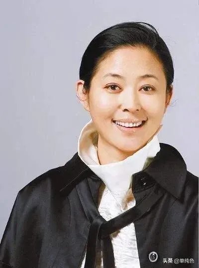 大家觉得佟丽娅主持春晚怎么样？