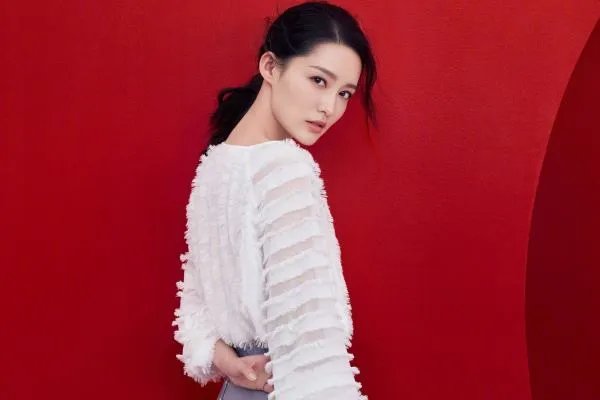 李沁求生欲满满，是娱乐圈的一股清流，她凭什么得到如此称赞?