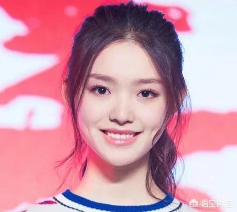 相比来说五官不是最精致的林允，为什么看起来反而更舒服？