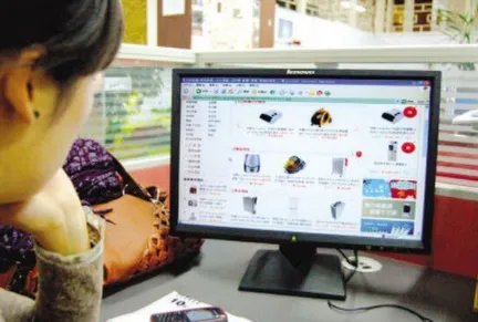 杭州女子网购矿泉水，竟在箱内发现活老鼠，消费者可以向商家索赔吗？