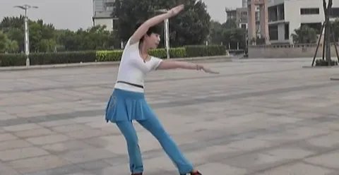 广场舞泉水叮咚响分解动作