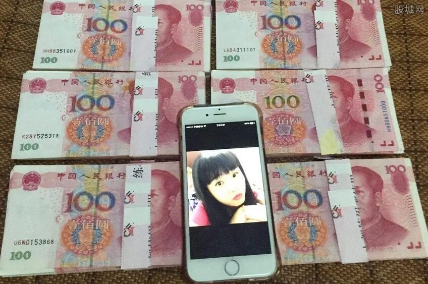 揭微商炫富之谜 晒豪车晒人民币都是假的