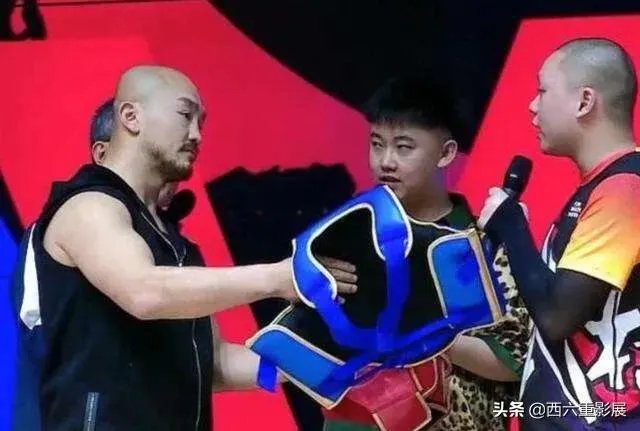 网红刘二狗挑战一龙被打哭，你怎么看？