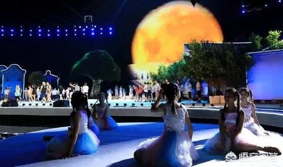 《2018央视中秋晚会》节目单近期公布了，你觉得哪个节目最吸引你？为什么？