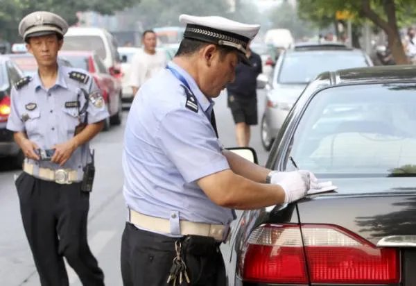 我是没系安全带被交警开了罚单，但是我上网查没有记录是怎么回事呀？