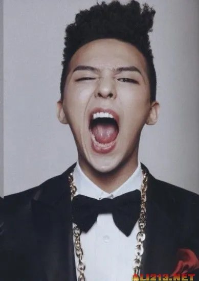 郭晶晶田亮赵薇黄奕 揭明星N角恋秘闻