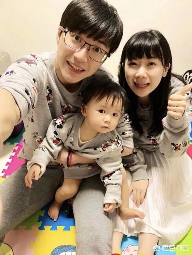 江宏杰晒全家福爱酱软萌出镜，怀孕6个月的福原爱为什么看不出孕肚？