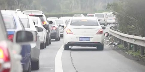 男子在返乡途中拍361张车辆违章照片，是否有对其惩罚？