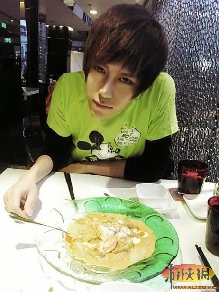 都是些神马玩意 网络红人超奇葩的“锥子脸”