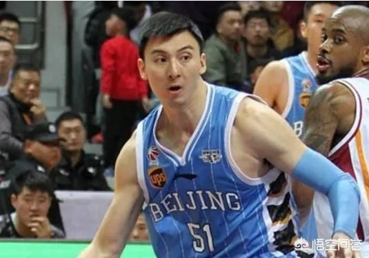 吉喆对麦迪摇手指