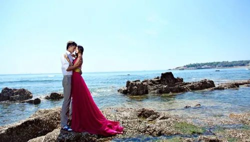 青岛团购婚纱照的价格贵吗  如何选择婚纱照团购