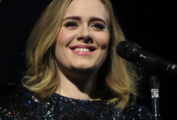 英国乐坛天后阿黛尔和里奇保罗正式公布恋情，两人此前有过哪些交集吗？