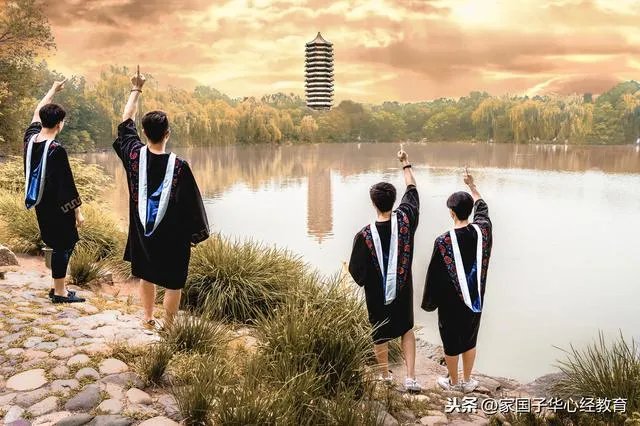 弟弟估分能上清北，选人工智能还是网络新媒体（新闻传播类）专业？